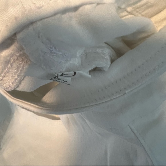 Gloria Vanderbilt white shorts/capri - Picture 6 of 8